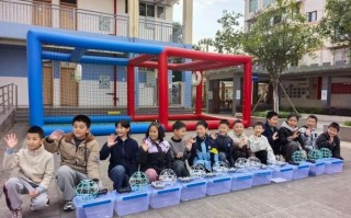 脚踩无人机进球场 真假