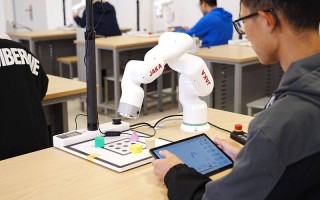 Ironbot教育机器人如何提升孩子学习兴趣？