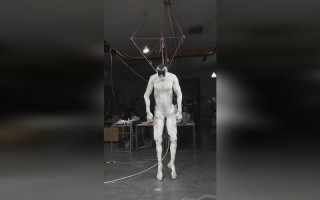 无人机扮幽灵吓路人，是恶作剧还是违法行为？