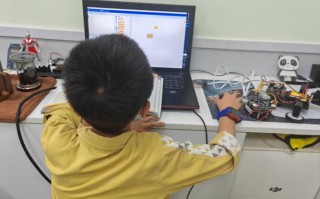 夏威夷中学机器人课程有何特色？