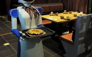 AI煲仔饭机器人郑州如何做煲仔饭？