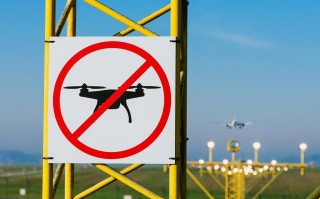 无人机扰航频发，幕后黑手究竟是谁？