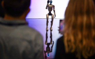 四足机器人和两足机器人