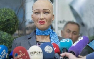 机器人索菲亚对话是骗局吗？