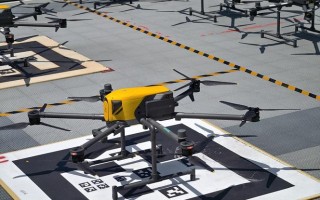 AI何以控制500架无人机？
