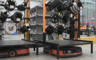 海康AGV停车机器人如何高效管理车位？