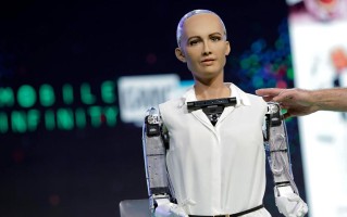 索菲亚机器人产自哪里？