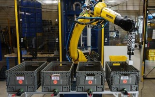 美国亚马逊分拣机器人如何提升效率？