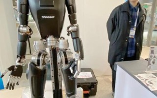 世界上第一台智能机器人诞生于何时何地？