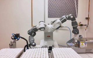 yumi机器人研发团队有何突破？