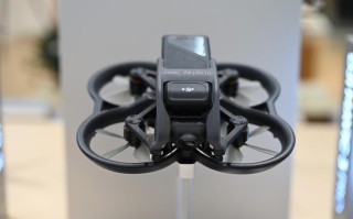 大疆无人机需插卡？平板如何连接控制？