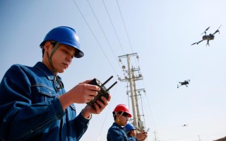 无人机风力发电机巡检