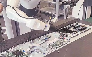 人工智能时代，人类该如何自处？