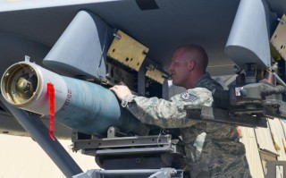 美军无人机如何精准打击ISIS车队？