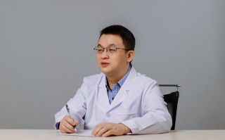 UCL人工智能主任的研究方向是什么？