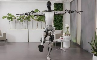 机器人模型如何实现高效智能交互？