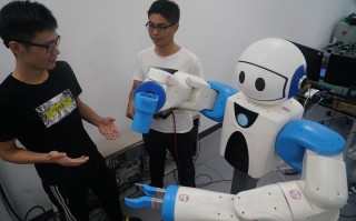 机器人电脑status红灯亮起是什么原因？