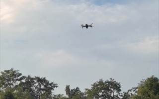 小米无人机飞行时手机为何持续响？