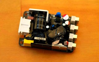 360儿童机器人怎么充电？