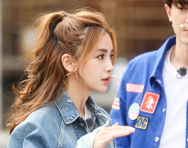 Angelababy机器人争霸,真人VS科技谁更胜一筹?-第1张图片-广州国自机器人 Angelababy机器人争霸,真人VS科技谁更胜一筹?-第1张图片-广州国自机器人