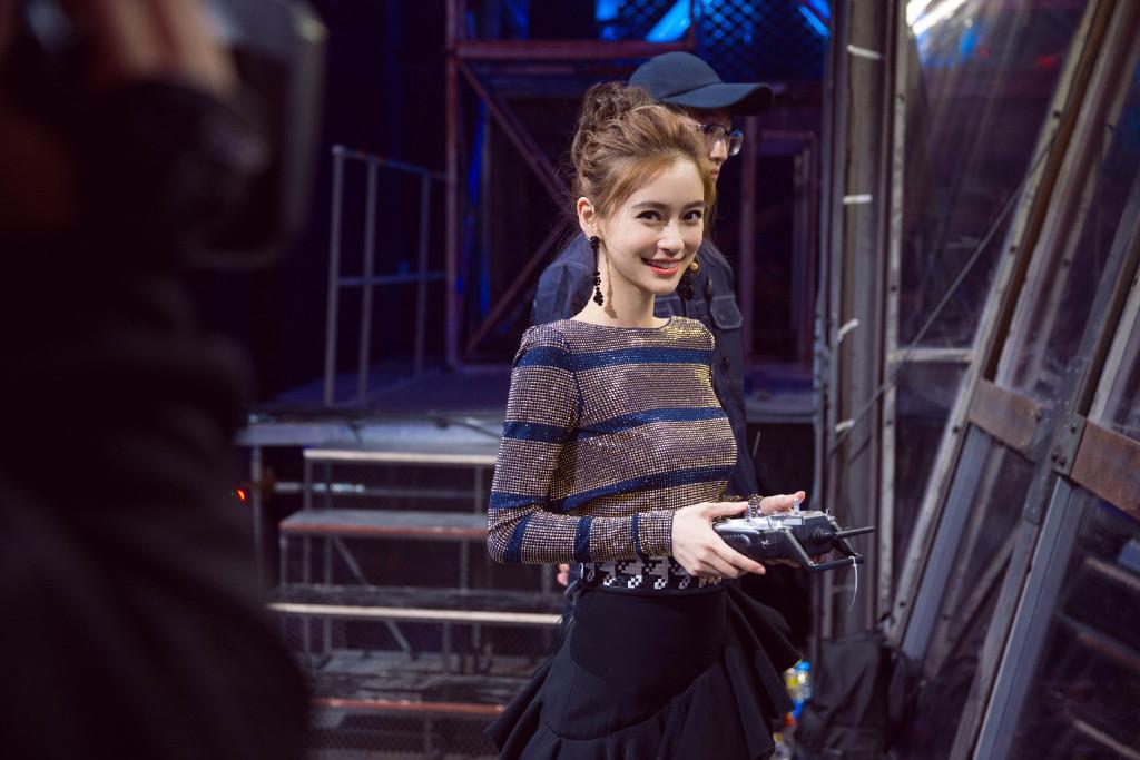 Angelababy机器人争霸,真人VS科技谁更胜一筹?-第3张图片-广州国自机器人 Angelababy机器人争霸,真人VS科技谁更胜一筹?-第3张图片-广州国自机器人