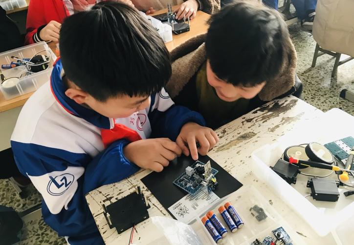 新乡black机器人教育有何特色？-第2张图片-广州国自机器人