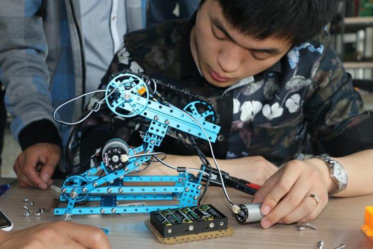 Makeblock机器人教程从哪学起？-第1张图片-广州国自机器人