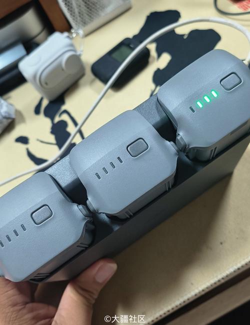 大疆无人机大电池充电要多久充满？-第2张图片-广州国自机器人