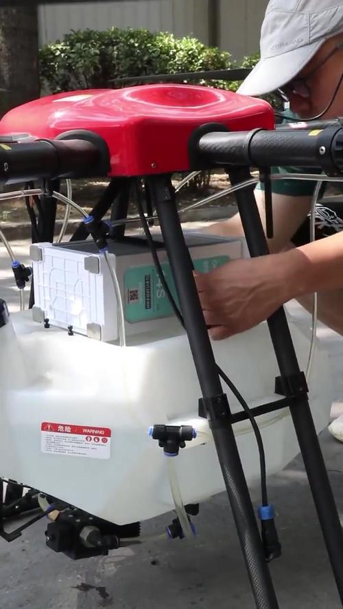 大疆植保无人机喷洒农药-第2张图片-广州国自机器人