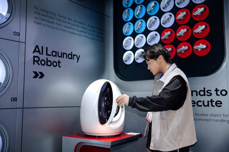 智能交互机器人在CES上如何突破交互边界？-第1张图片-广州国自机器人