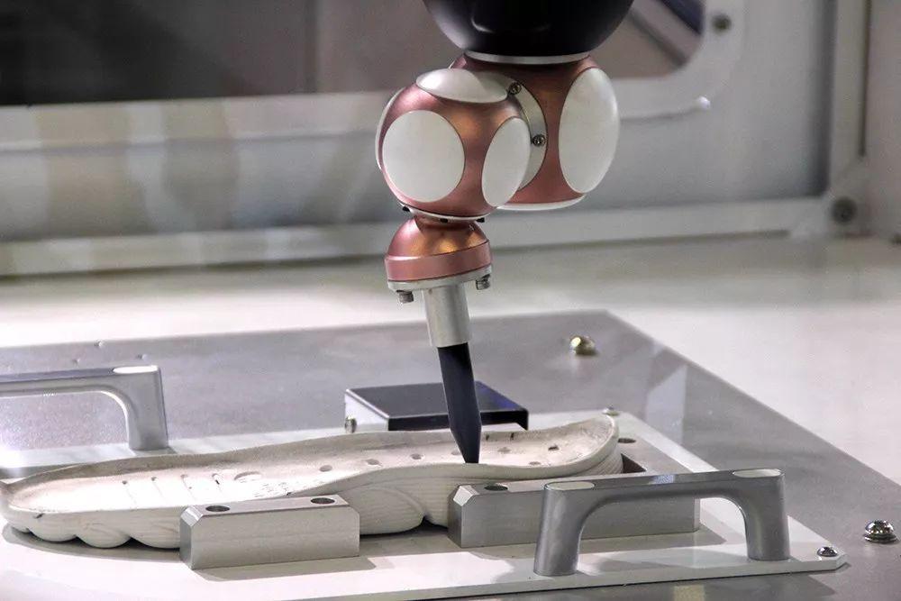 机器人如何生产adidas？-第1张图片-广州国自机器人