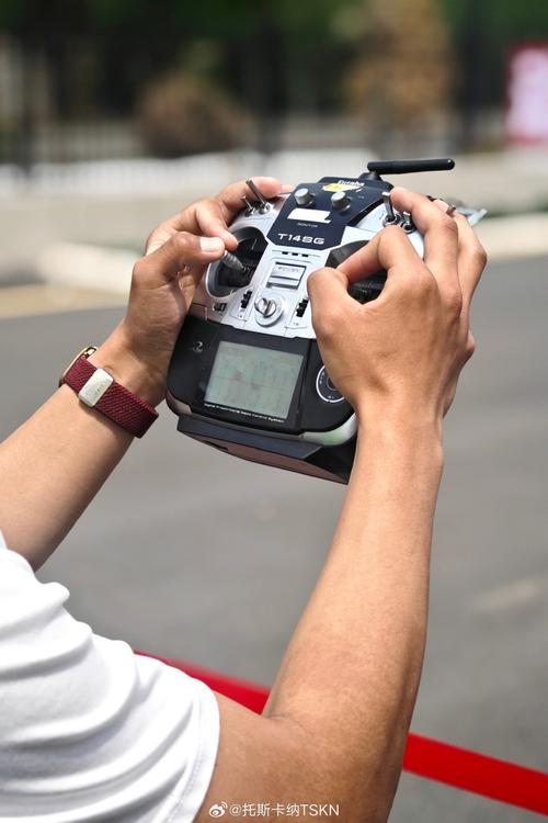 无人机配飞行眼镜摆摊,能行吗?-第2张图片-广州国自机器人 无人机配飞行眼镜摆摊,能行吗?-第2张图片-广州国自机器人