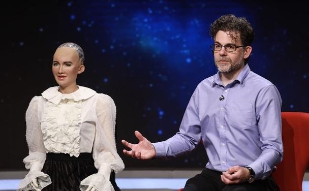 sophia 机器人 采访-第1张图片-广州国自机器人