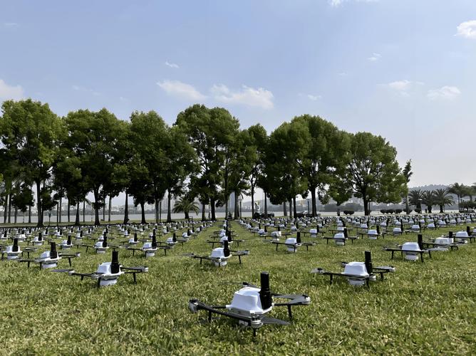 电脑如何精准控制无人机空中表演?-第1张图片-广州国自机器人 电脑如何精准控制无人机空中表演?-第1张图片-广州国自机器人