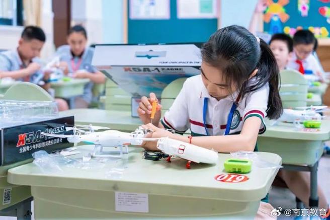 小学无人机比赛视频怎么下载？-第1张图片-广州国自机器人