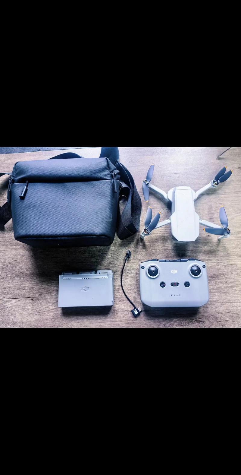 大疆Mini无人机怎么选？新手操作难不难？-第1张图片-广州国自机器人