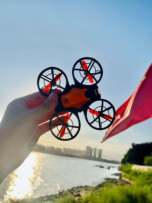 迷你自拍无人机如何实现远程遥控？-第1张图片-广州国自机器人