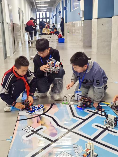 初中微机机器人2025有何新方向?-第2张图片-广州国自机器人 初中微机机器人2025有何新方向?-第2张图片-广州国自机器人