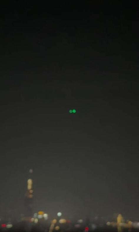 无人机夜晚飞行图片，如何拍出惊艳效果？-第1张图片-广州国自机器人