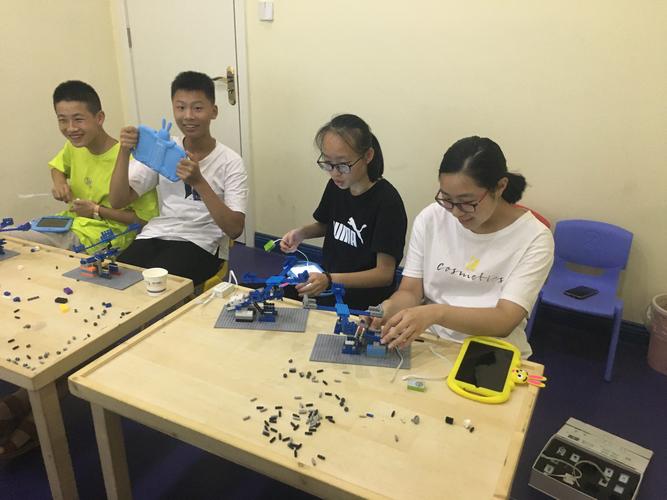 深圳奇幻机器人培训，能让孩子收获什么？-第2张图片-广州国自机器人