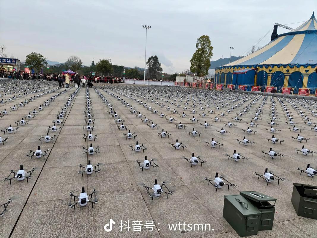 西安千架无人机为何惊艳夜空?-第1张图片-广州国自机器人 西安千架无人机为何惊艳夜空?-第1张图片-广州国自机器人
