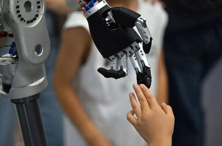 Google跑步机器人如何实现动态平衡与自主避障？-第1张图片-广州国自机器人