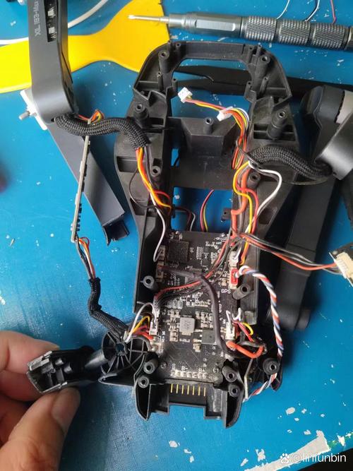 无人机炸机后，维修步骤和费用是多少？-第3张图片-广州国自机器人