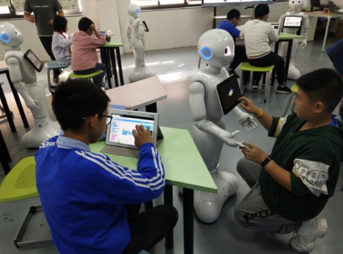 Pepper机器人社团如何玩转科技与创意?-第2张图片-广州国自机器人 Pepper机器人社团如何玩转科技与创意?-第2张图片-广州国自机器人