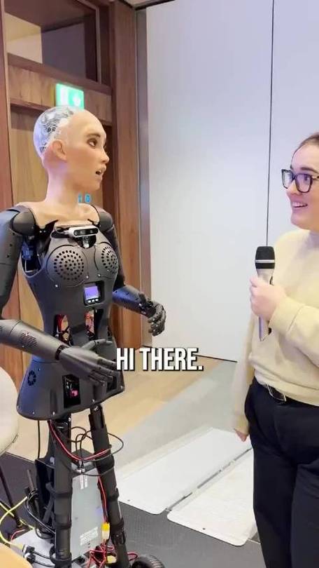 Sophia是机器人还是人类？-第2张图片-广州国自机器人