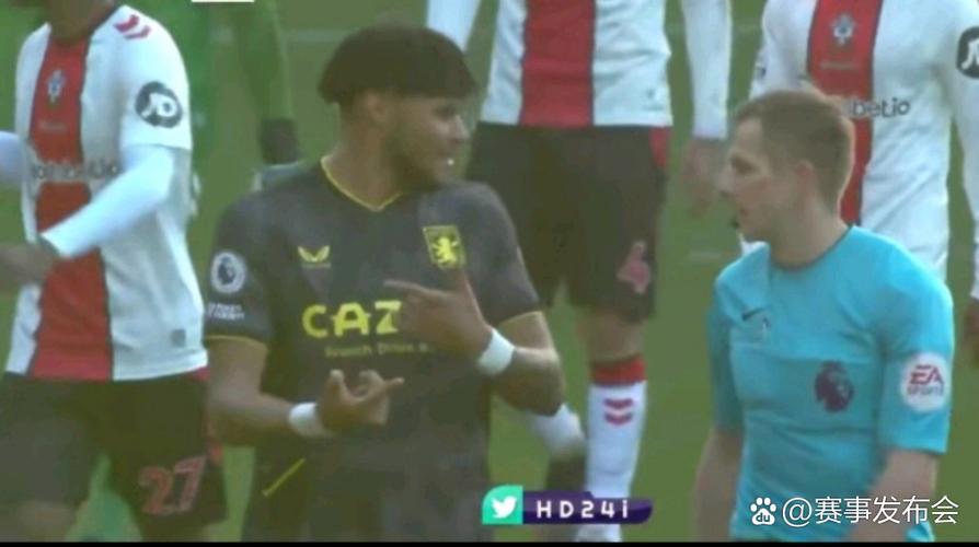 脚踩无人机进球场 真假-第3张图片-广州国自机器人