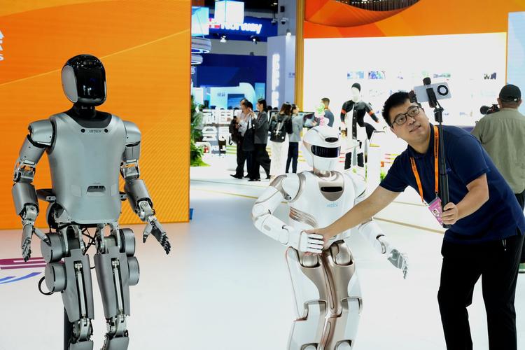 左手机器人 vs 右手机器人，谁更厉害？-第2张图片-广州国自机器人