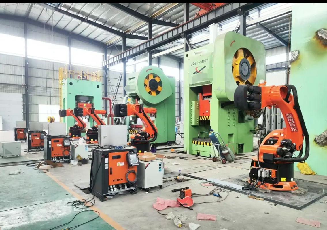 新松与库卡机器人，技术实力如何对比？-第1张图片-广州国自机器人