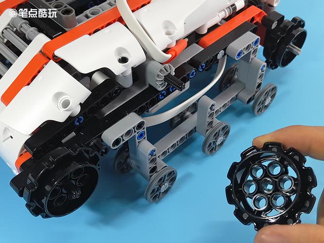 米兔积木履带机甲怎么拼玩？-第3张图片-广州国自机器人