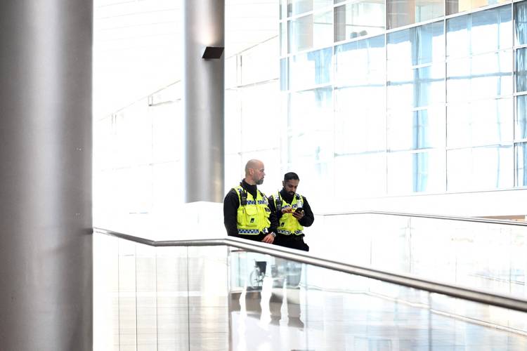 无人机干扰机场究竟意欲何为？-第3张图片-广州国自机器人